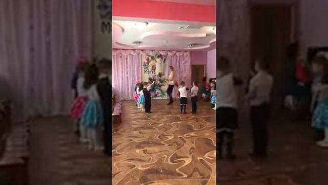 Вера в саду на утреннике к празднику 8 марта.март2018 смотреть онлайн