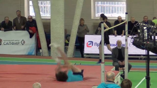 Рождественские старты-2018. Иван Ухов берёт высоту 2,24 м смотреть онлайн