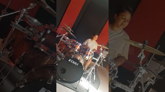 Jimmy Sax No man no cry- suonata dal piccolo batterista Raffy- instagram @batteristaraffy смотреть онлайн