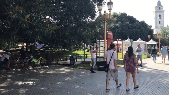 музыкант на улице Буэнос-Айрес, Аргентина смотреть онлайн
