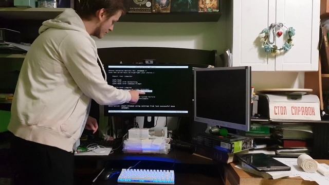 WINDOWS ЗАГРУЖАЕТСЯ БЕЛЫЙ КУРСОР НА ЧЕРНОМ ЭКРАНЕ ▣-▣ Компьютерщик смотреть онлайн