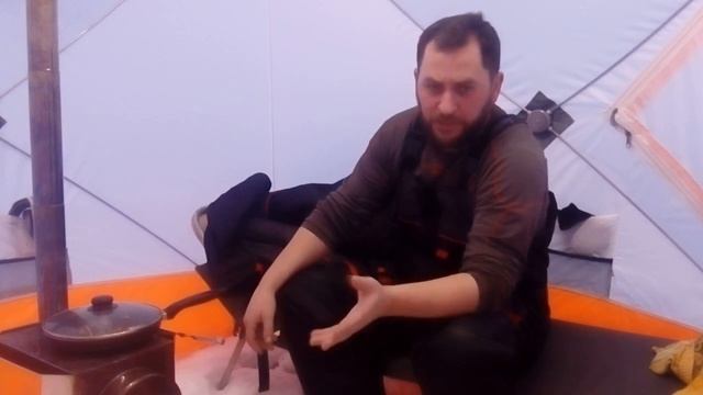 Жарим камбалу в палатке смотреть онлайн