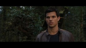 Тэйлор Лотнер превращается в волка. Момент из фильма - Сумерки.Сага.Рассвет - Часть 2.