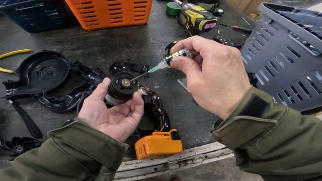 【ブロワ修理】煙の出たブロワを分解、モーターに注油します。【HIKOKI　RB18DC　※後継　ハイコーキ】