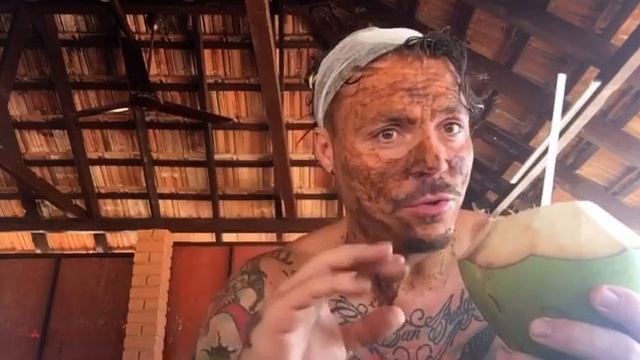 Сергей Симонов вымазался г..вном и пьет «охоту» из кокоса. Настоящие спа процедуры богов смотреть онлайн