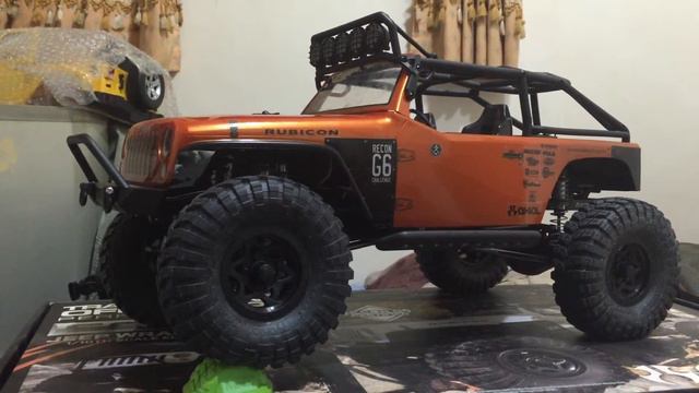 AXIAL SCX10 90034 + ThunderTiger ESS TT смотреть онлайн