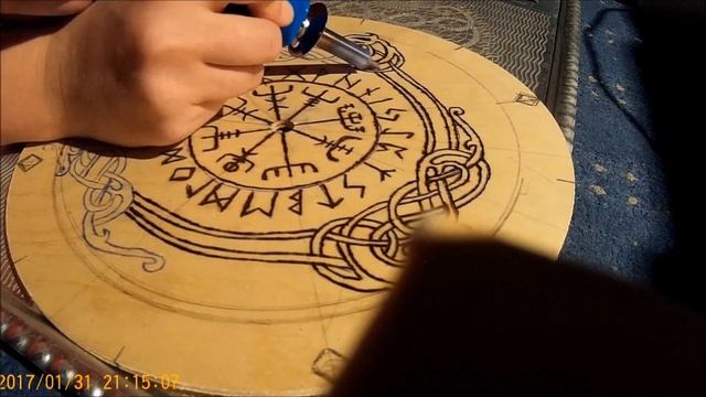 DIY Viking pyrography clock - vegvisir symbol смотреть онлайн