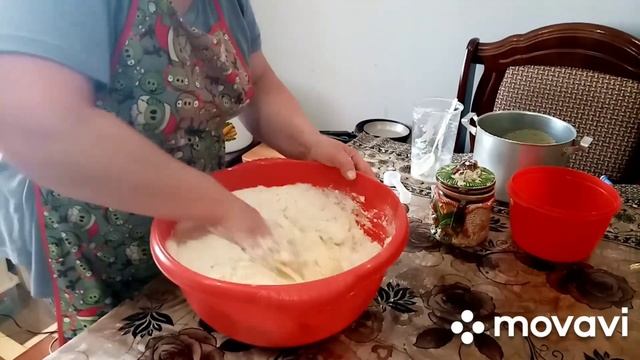 Печём Пасхальные куличи к Родительскому дню. Вкусный холодец. Учусь косить траву. смотреть онлайн