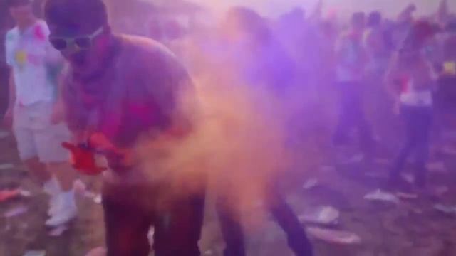 Яркий и веселый праздник Холи (Holi) смотреть онлайн