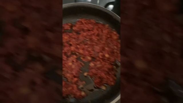 Картошечка с курочкой в томатном соусе с луком и морковкой