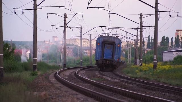 Мотороллер и поезд смотреть онлайн