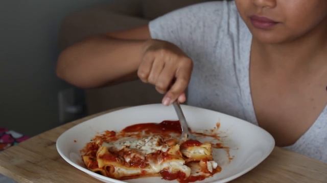 ASMR: Stouffer's Lasagna and Tiramisu Cake *Eating Sounds* смотреть онлайн