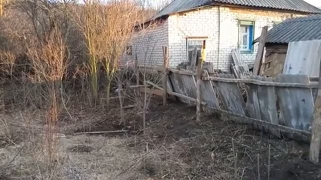 Бюджетный забор из дров и Б/У шифера. смотреть онлайн