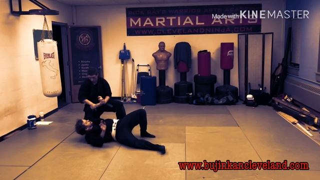 Learn Ninja Escape Tactics! Getting free from holds #3 смотреть онлайн
