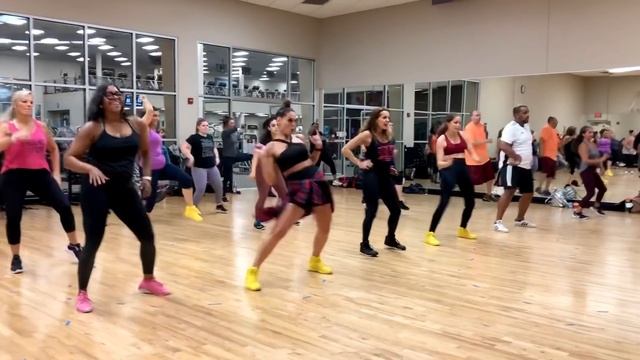 Me Gusta / Anitta/Cardi B/ Myke Towers | Zumba Choreo By Suzy смотреть онлайн