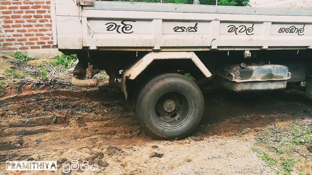 Mitsubishi Canter |stuck in mud смотреть онлайн