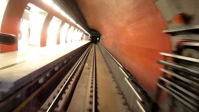 Поезд в метро без машиниста.Будапешт. смотреть онлайн