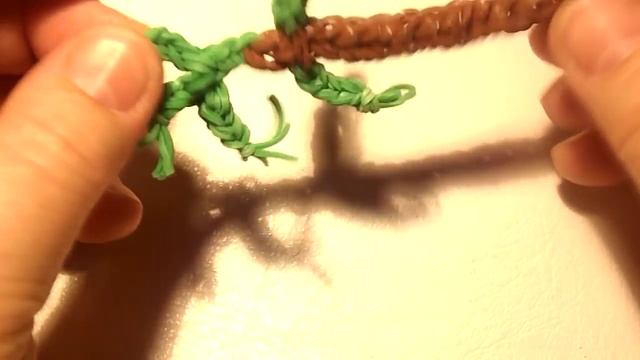 Плетем веточку сосны из резинок на рогатке смотреть онлайн