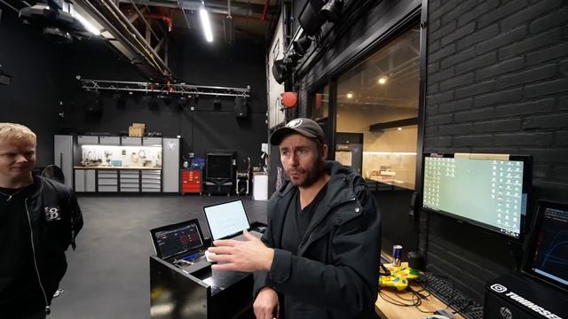 Mitsubishi Outlander PHEV? Remy snapt het niet meer ?. Op bezoek bij Jordi Warners Radio 538! смотреть онлайн