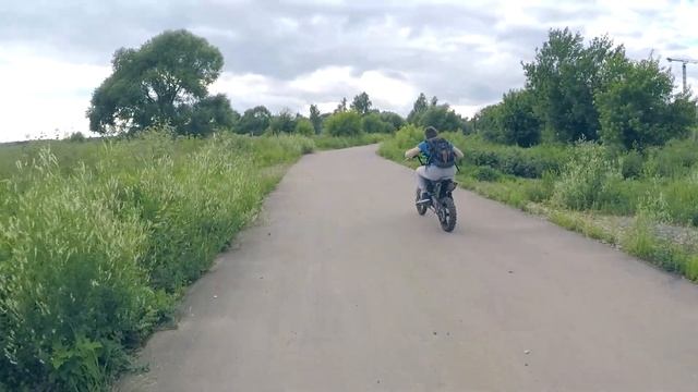 Впервые в жизни попробовал катнуть на мотоцикле)) смотреть онлайн