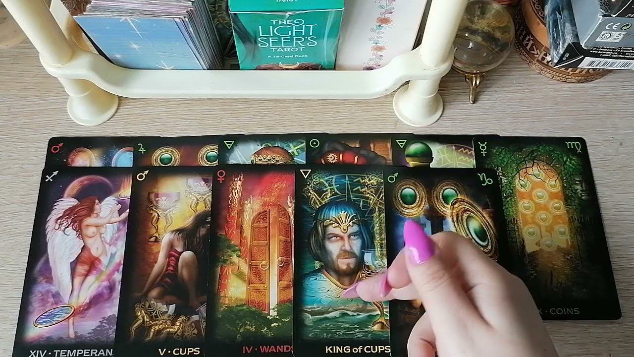 Таро расклад. Любовный треугольник.