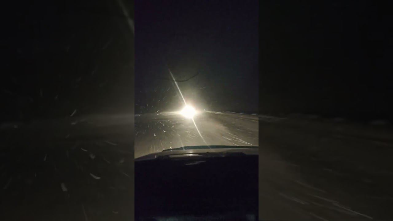Метель и снегопад на трассе под Новосибирском вечером 04.01.2023г. #shorts смотреть онлайн