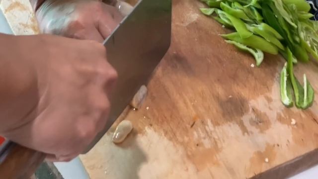 【English sub】大雨过后螃蟹满地乱窜，小章螃蟹海螺抓不停，还惨遭象牙蚌喷水攻击【赶海小章】 смотреть онлайн