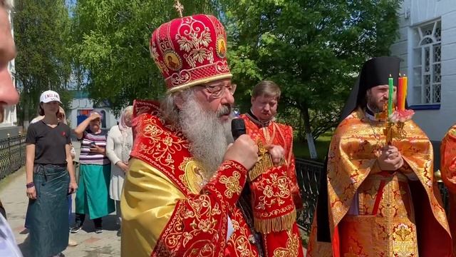 Крестный ход и проповедь митрополита Казанского и Татарстанского Кирилла смотреть онлайн