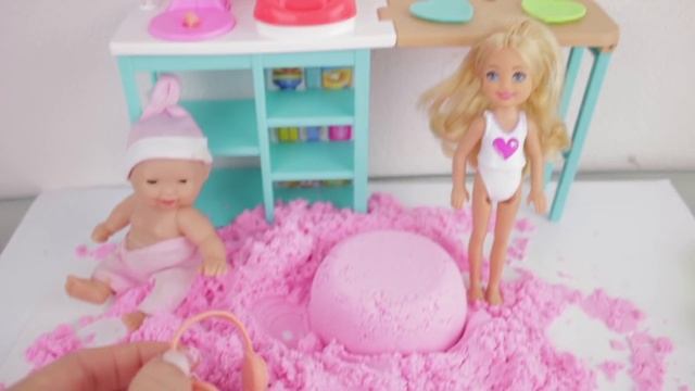 Малышка Маша MIX Цветные яйца Учим цвета Чупа Чупс с игрушкой Нарезка овощей для детей смотреть онлайн