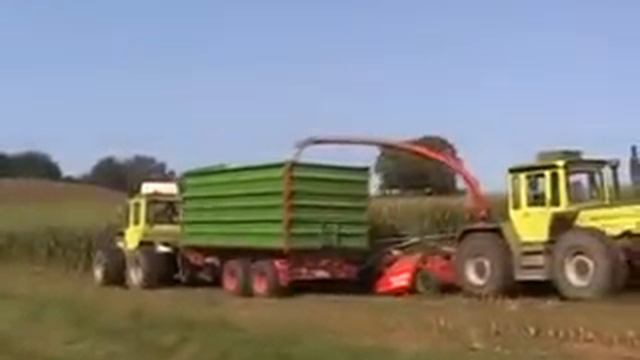 4 MB-trac beim Maishäckseln - SNOWMAN смотреть онлайн