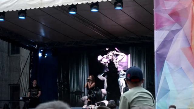 Выступление детей на одной сцене с Жуковым.К нам пришел бык.