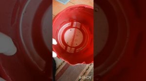 Кашпо для петунии из пластиковой канистры.