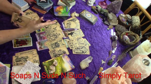 Oh my! But who is this too you? Choices, Yes, possibly a few #tarot #oraclereading смотреть онлайн