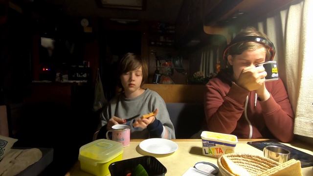 #VanlifeFamily | Alltag im Wohnmobil | Kristina macht die Haare schön ; ) | Ostsee, Rerik Strand смотреть онлайн