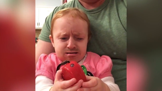 Пьяный ребенок (прикол). Приложение MSQRD смотреть онлайн