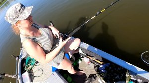 С женой на рыбалке - УРАГАН. река Ахтуба, июль 2020. фильмы ДИВЕРА
Незабываемые дни на рыбалке.