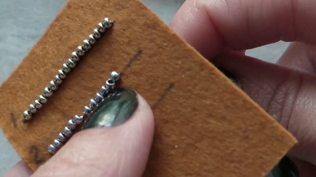 Вышивка бисером для брошей и декоративных узоров/Smooth Embroidered Lines with Beads [eng sub] смотреть онлайн