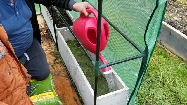 Делаем тёплую грядку в теплице / Секреты плодородия при органическом земледелии смотреть онлайн