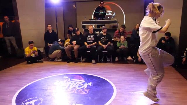 pro 1x1 bboy ElectroStyle vs Lady Dee - брейкданс батл WINTER WARS 2020 смотреть онлайн