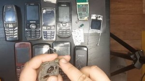 Разбираем кнопочные сотовые телефоны. Что с них взять? сколько можно заработать?