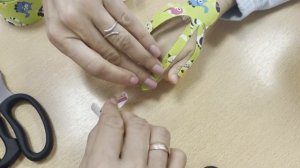 Аппликация кинезиотейпов на кисти рук