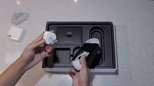 Unboxing: 13-inch MacBook Pro with Retina Display (2015) смотреть онлайн