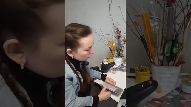 Как я с парализованными пальцами вырезаю элементы для открыток смотреть онлайн