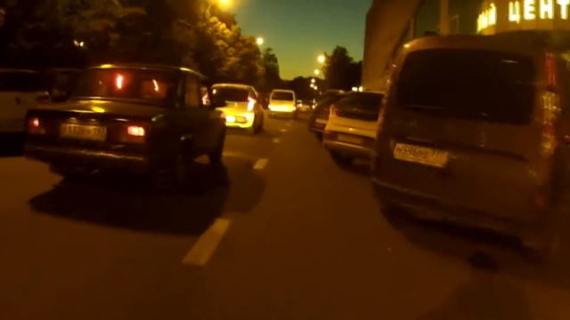 Чуть не попал под машину смотреть онлайн
