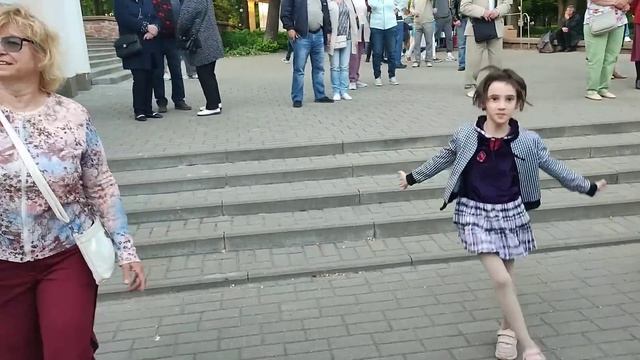 "Отцвела Сирень в Моём садочке"...на танцполе в парке...20.05.2023года. смотреть онлайн