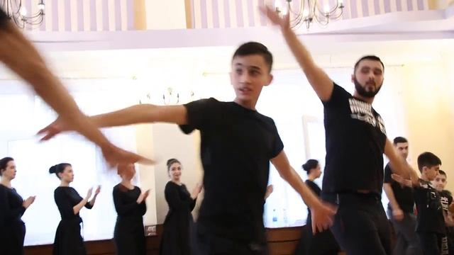 Репетиция школы кавказских танцев «Алпан» смотреть онлайн