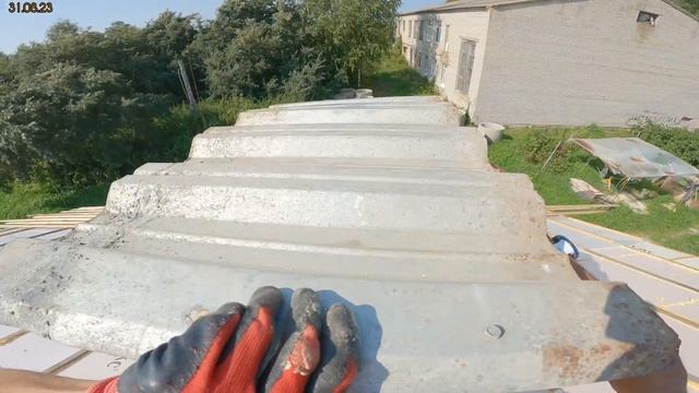 Крыша опоры времянки, труба камина колпак обход выхода и утепление ?√216 Строим Дом.31.08.2023 смотреть онлайн