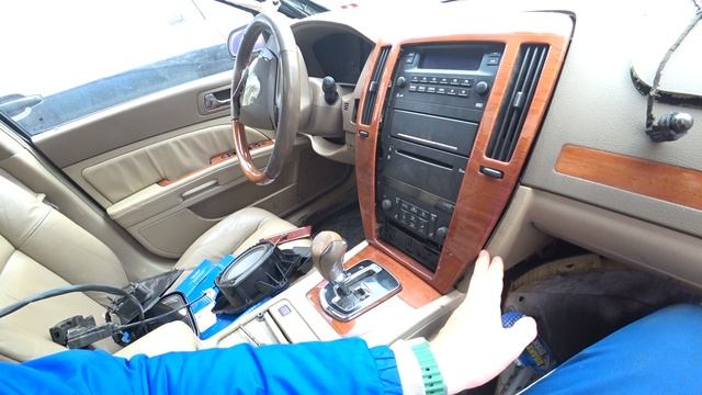 как разобрать центральную консоль снять рамку магнитолу пепельницу на автомобиле Cadillac STS смотреть онлайн