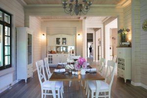 Интерьер деревянного дома в стиле прованс от ПАЛЕКС