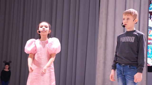201222 В актовом зале школы № 22 РнД 18 смотреть онлайн